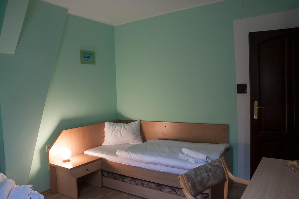Hotel Aeroplan Zielona Gora  Room photo