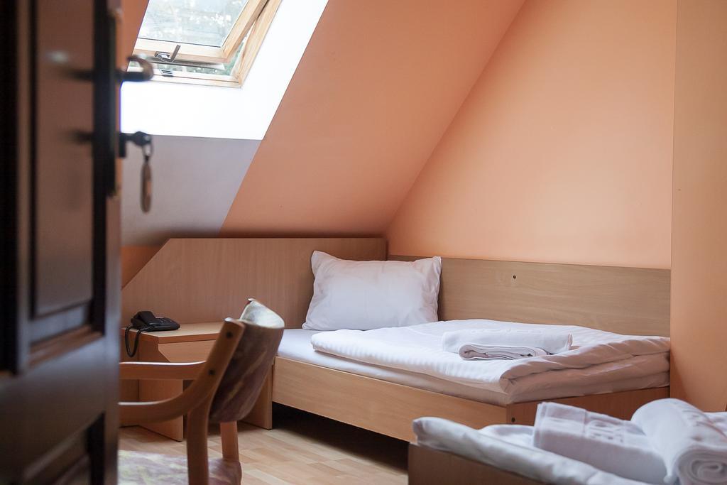 Hotel Aeroplan Zielona Gora  Room photo