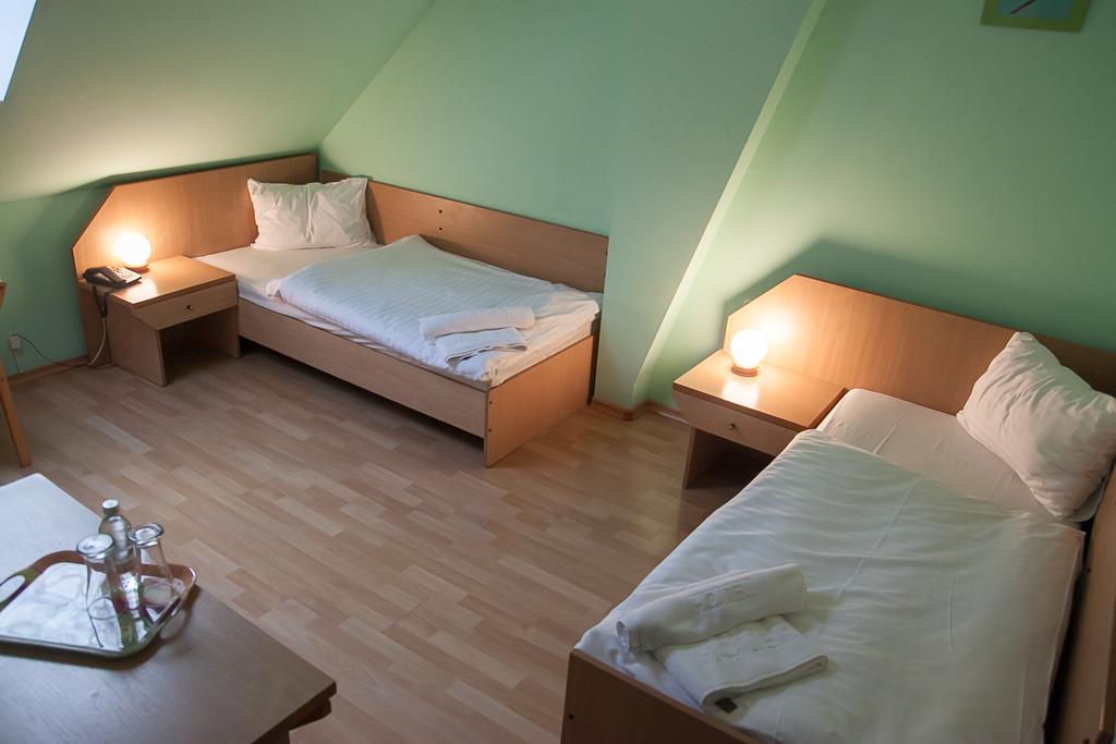 Hotel Aeroplan Zielona Gora  Room photo
